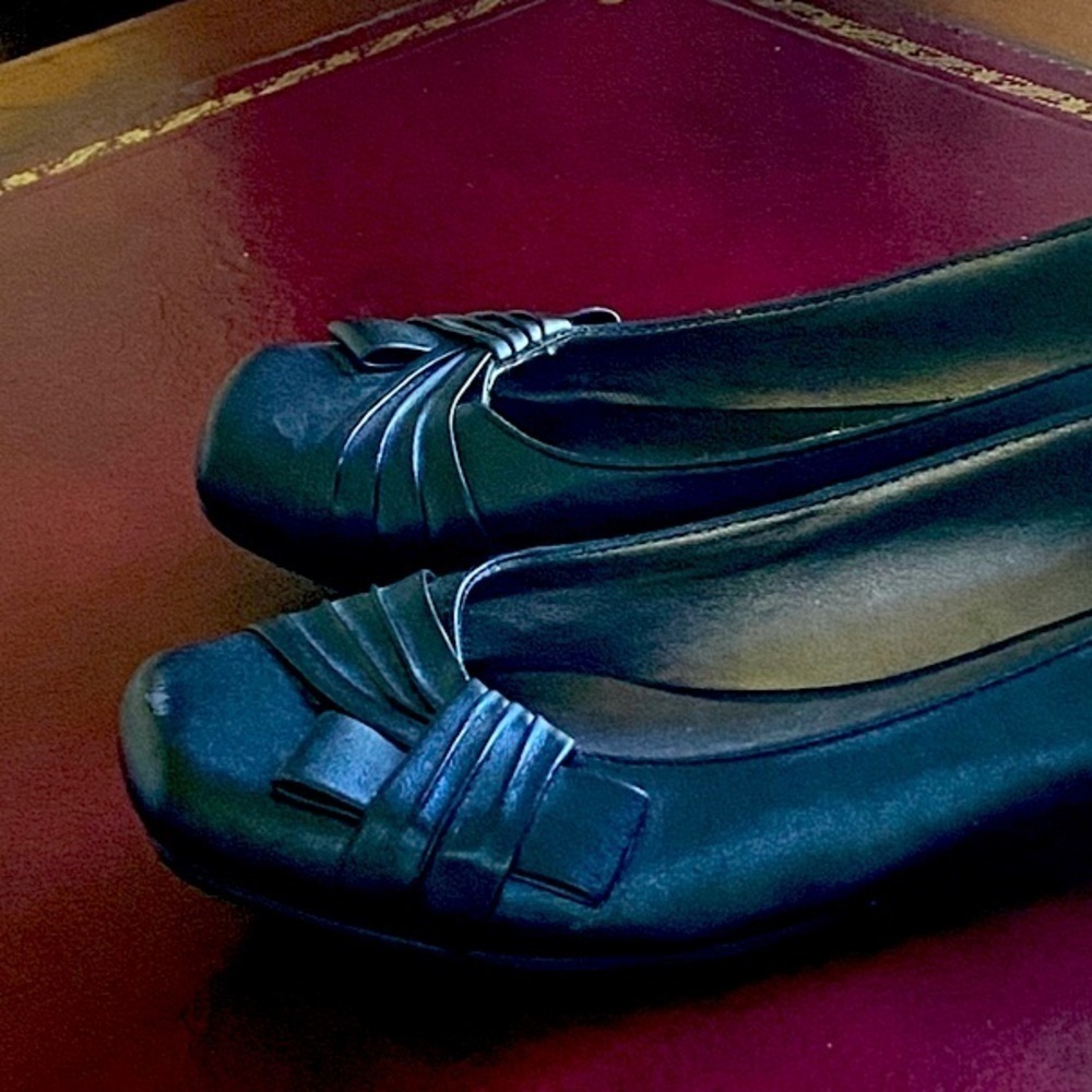 Modern Bow Flats Detail Kenneth Cole NEW! Never Worn Size 8 - Picture 3 of 6
